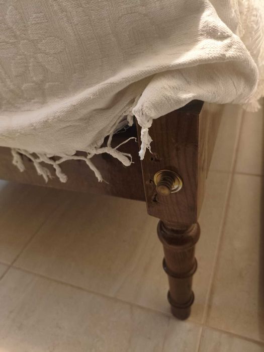 Cama em madeira + estrado + colchão solteiro