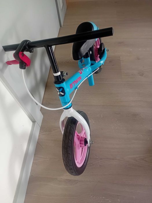 Bicicleta sem pedal menina