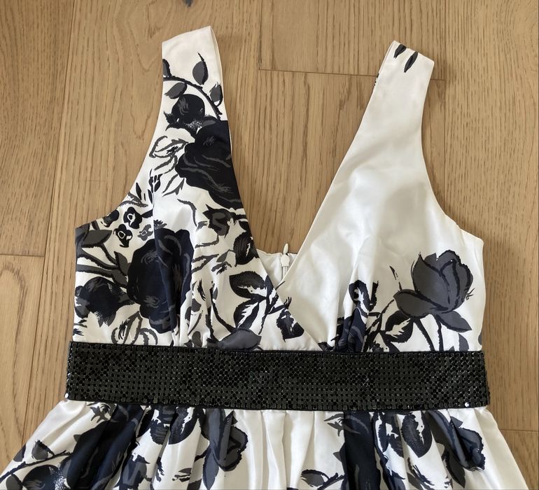 Sukienka biała w czarne kwiaty elegancka Vero Moda r. 38