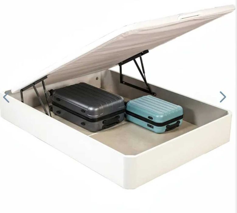 Cama de casal com arrumação