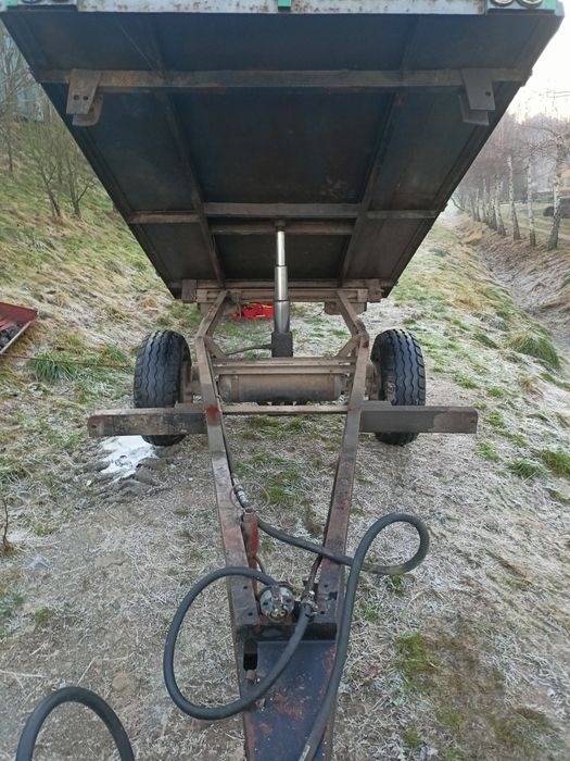 Przyczepa wywrotka z kiprem ma 3 strony  koła balonowe