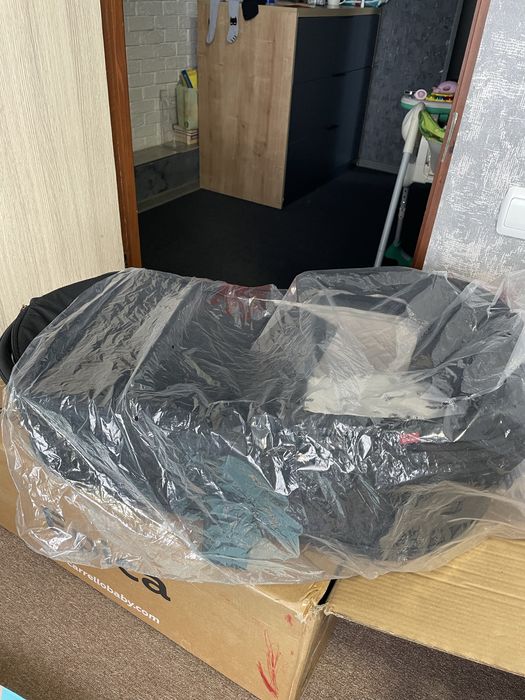 Продаємо нашу Carrello Epica 2 в 1 у чорному колярі .
