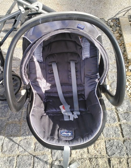 Carrinho de bebé, Baby Coque e Base para Carro Chicco