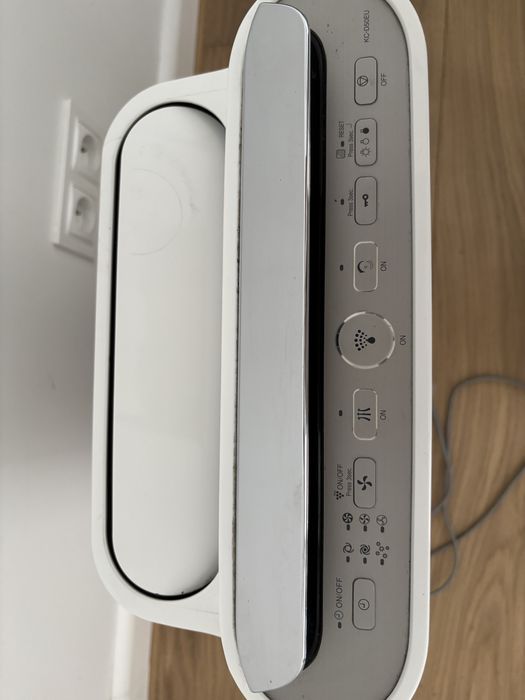 Oczyszczacz z nawilżaniem KC-D50EUW SHARP