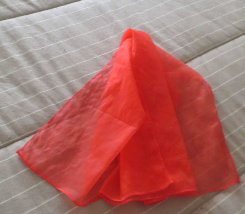 Retrosaria Lenço em Chantung,  vermelho - medida: 66x66 cm - Como Novo