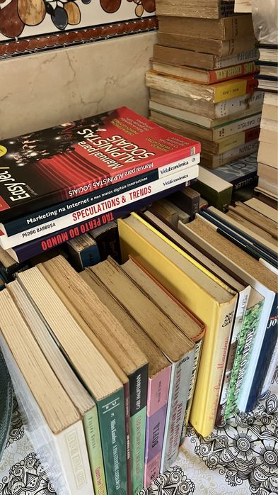 100 livros + enciclopédias