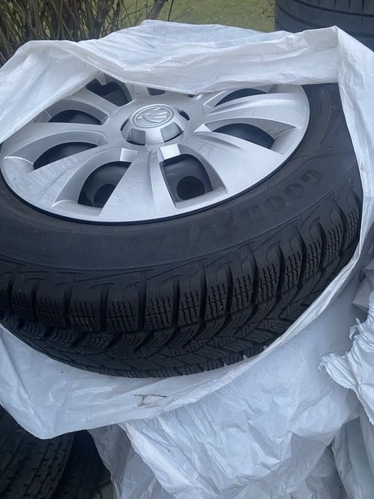 Opony zimowe 215/65/17