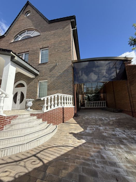 Аренда шикарного дома на Звиренецкой,Печерск,Посольства,бассейн,камин