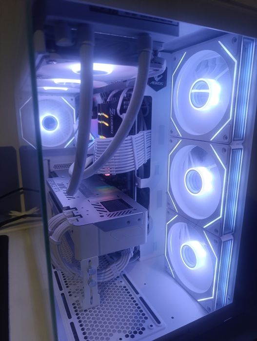PC Gamer white 3080, 5800x