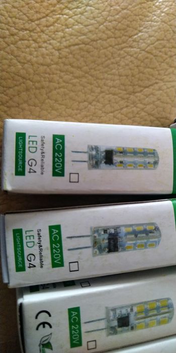 G4 lâmpadas led 220  3w ( corresponde entre 30 a 40w)
branco que