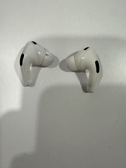 Orignal airpods pro 2 earbuds (left+right) no charging case, 9/10