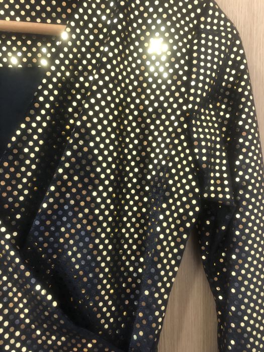 Blusa dourada de brilho