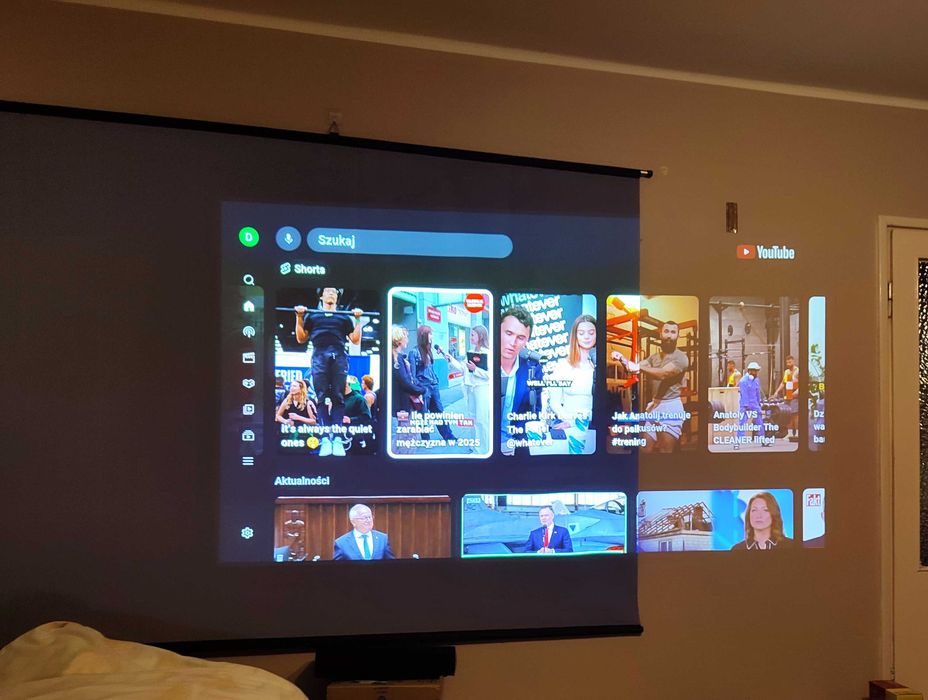 ekran projekcyjny 133 cale screen projector