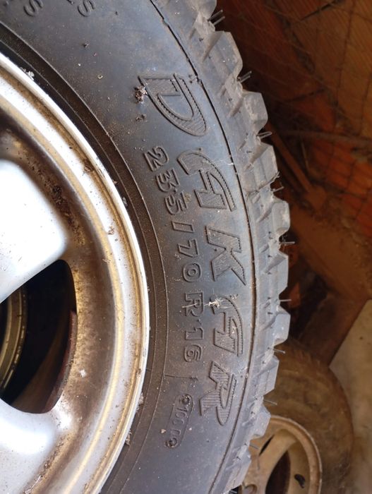 Pneus 235 75 r16
