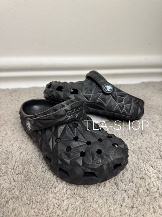 Crocs Classic Geometric Kids Clog дитячі крокси на дівчинку
