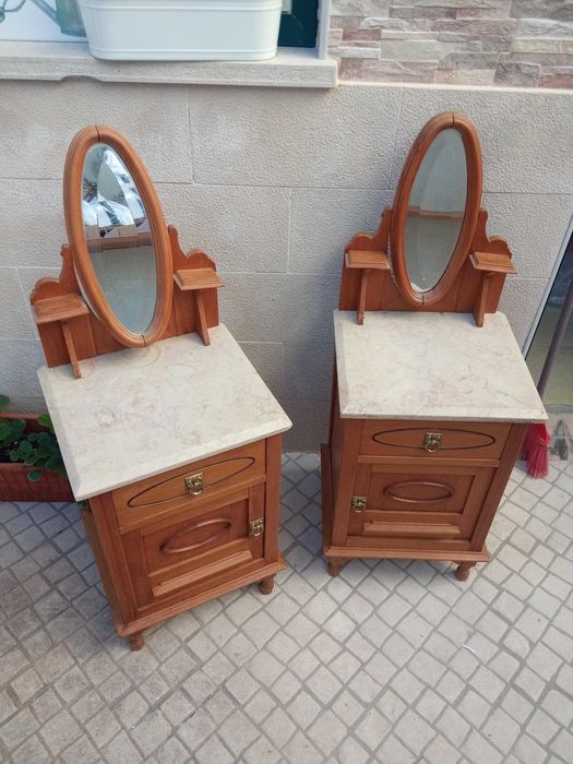 Mobília antiga de quarto de casal