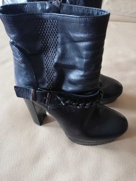 Bota preta com brilhante nº39