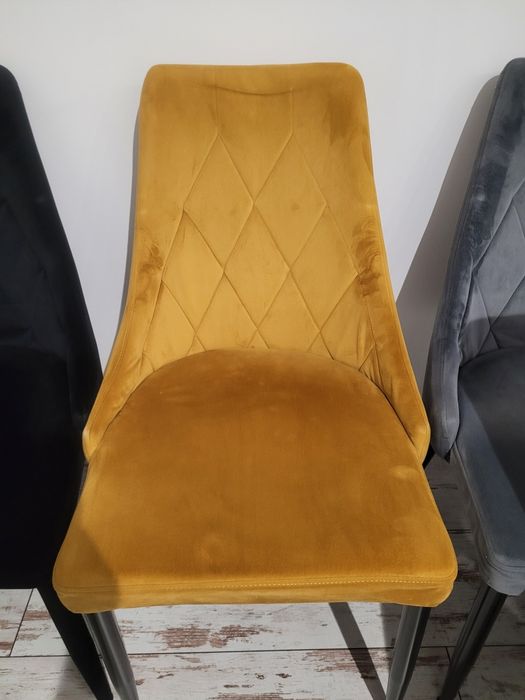 Krzesla Velvet szare musztardowe czarne