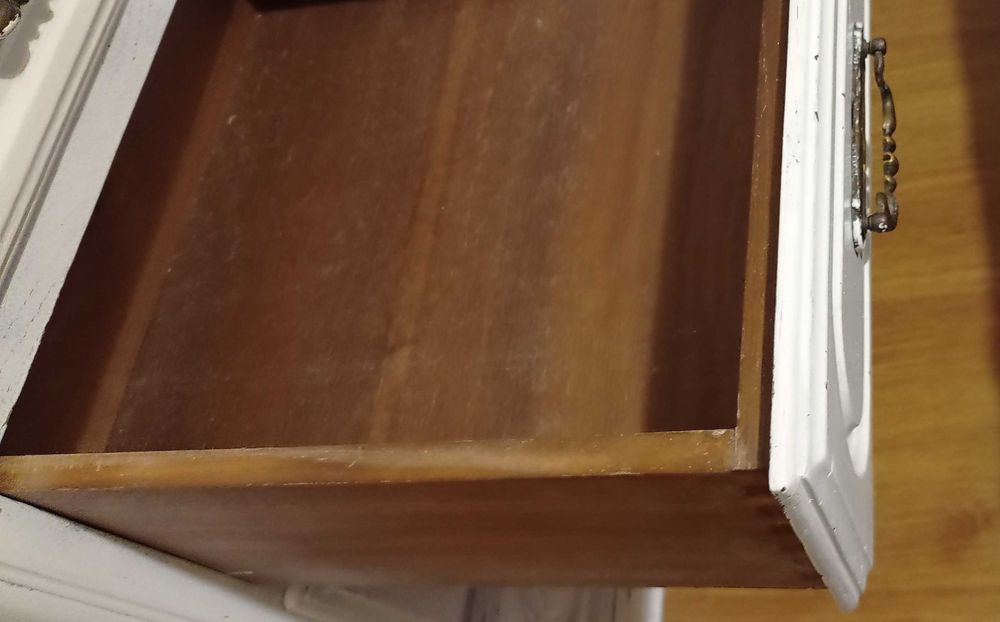 Cómoda com quatro gavetões