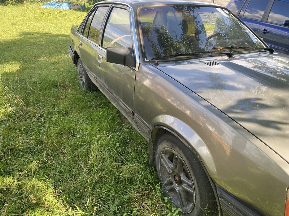 Opel Rekord на повному бойовому ходу