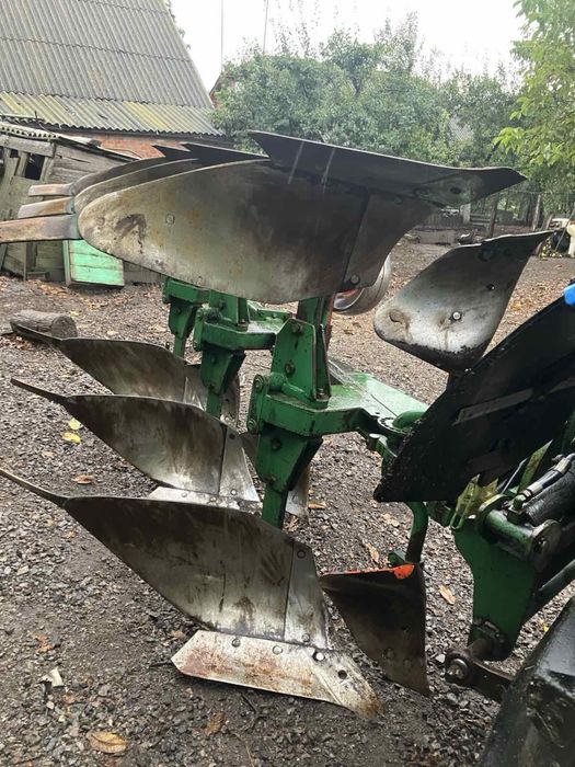 Продам плуг оборотний трьох корпусний