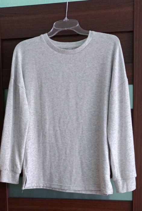Szary sweterek M