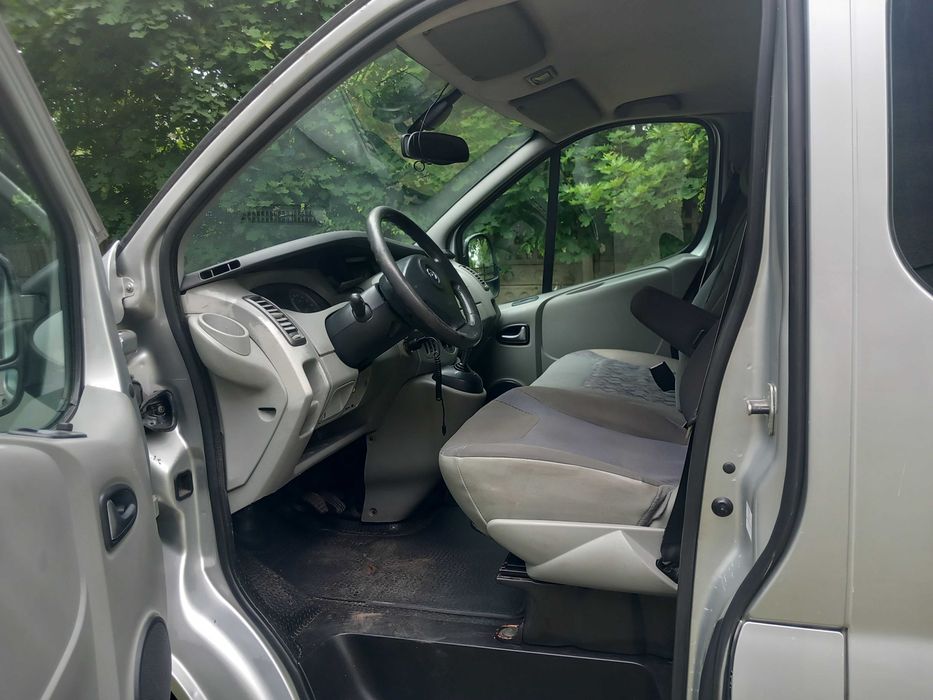 Opel Vivaro 2.5 Diesel 6 osobowy brygadówka automat