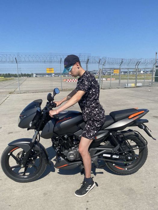 Мотоцикл Bajaj Pulsar 180