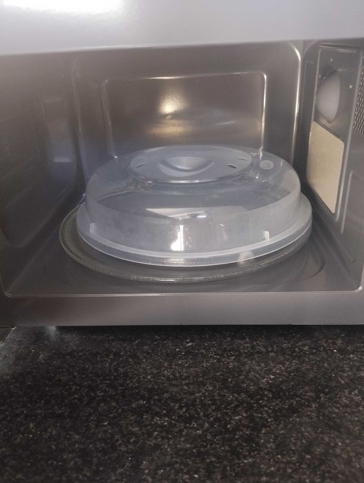 Micro Ondas muito Bonito como Novo