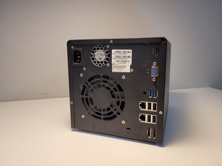 Serwer Plików NAS Fujitsu Celvin Q802 - Jak nowy, Energooszczędny