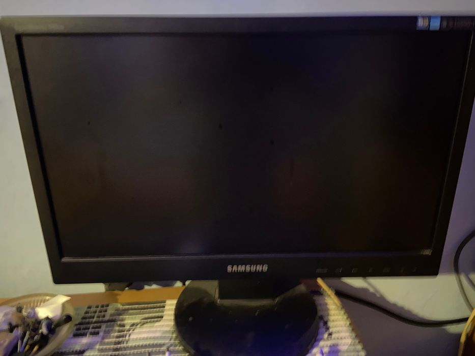 komputer stacjonarny + monitor