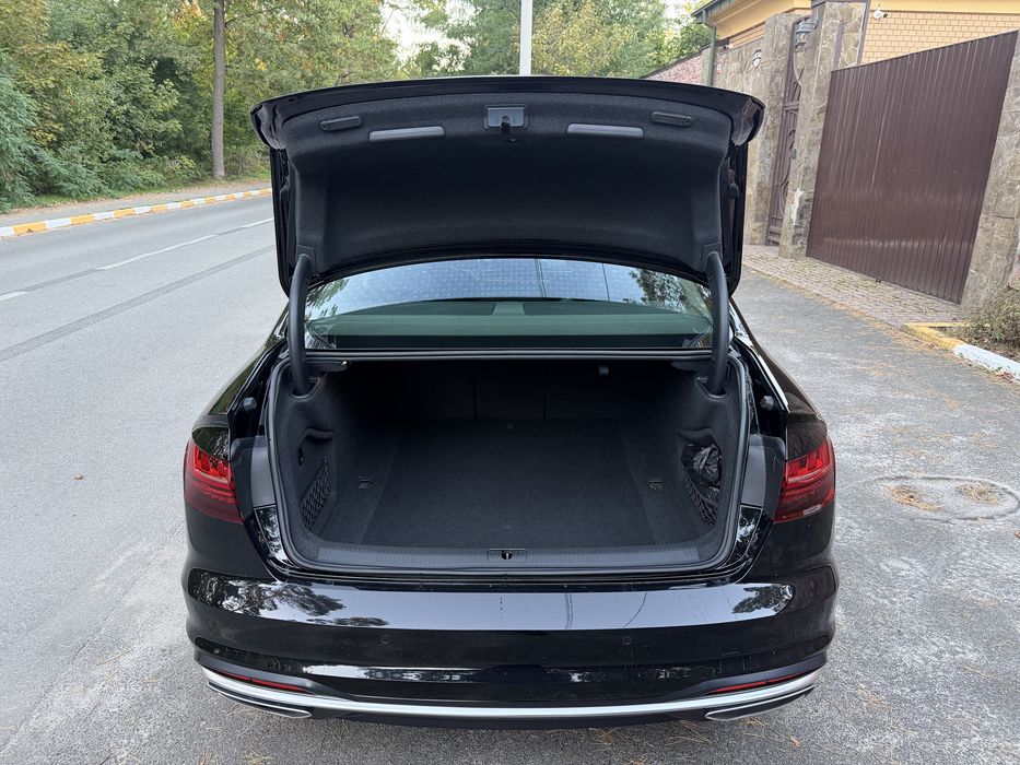 Audi A4 2020 рік