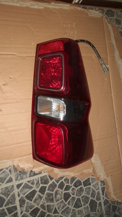 Farol ISUZU D - MAX  ( 2017A 2020)