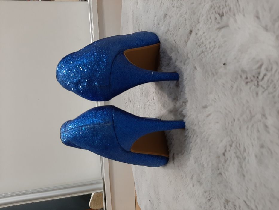 Zestaw wieczorowy sukienka cekinowa S i buty brokatowe 38