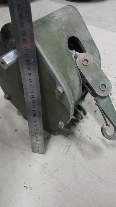 Лебідка або підйомний пристрій