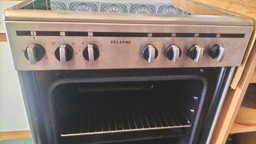 Fogão vitrocerâmico com forno elétrico Telefac