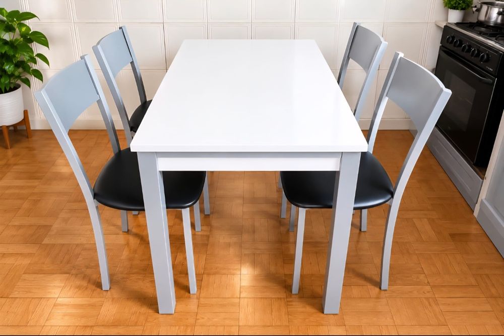 Mesa com 4 cadeiras