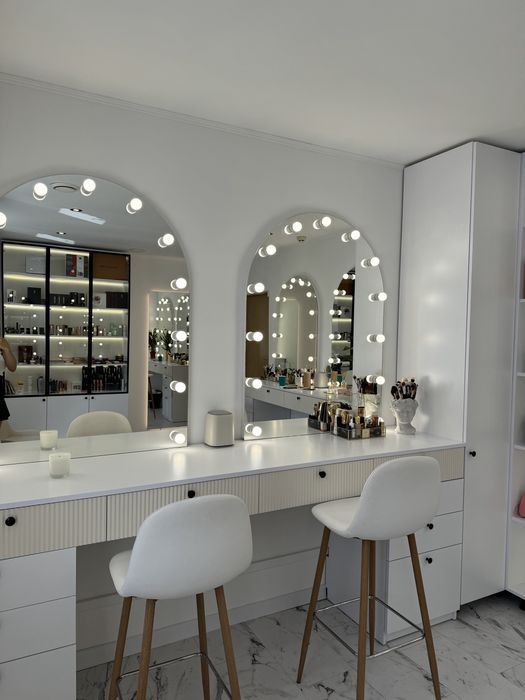 Оренда для бровиста, візажиста