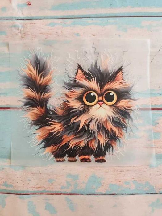 Naprasowanka na koszulkę z uroczym kotem w paski