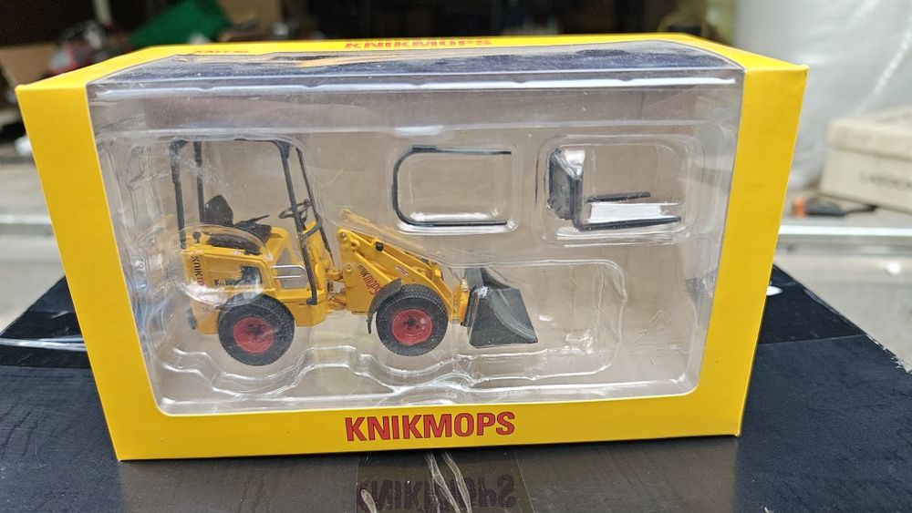 Tekno ładowarka Knikmops 1:32