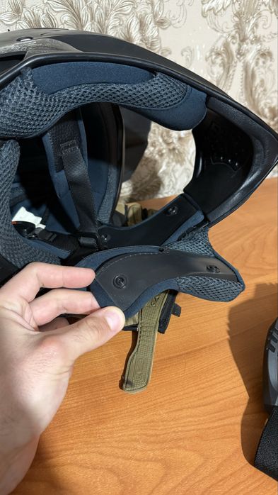 Мото шлем (кроссовый)