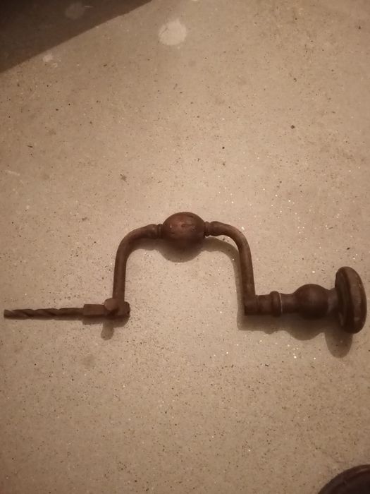 Máquina de furar manual