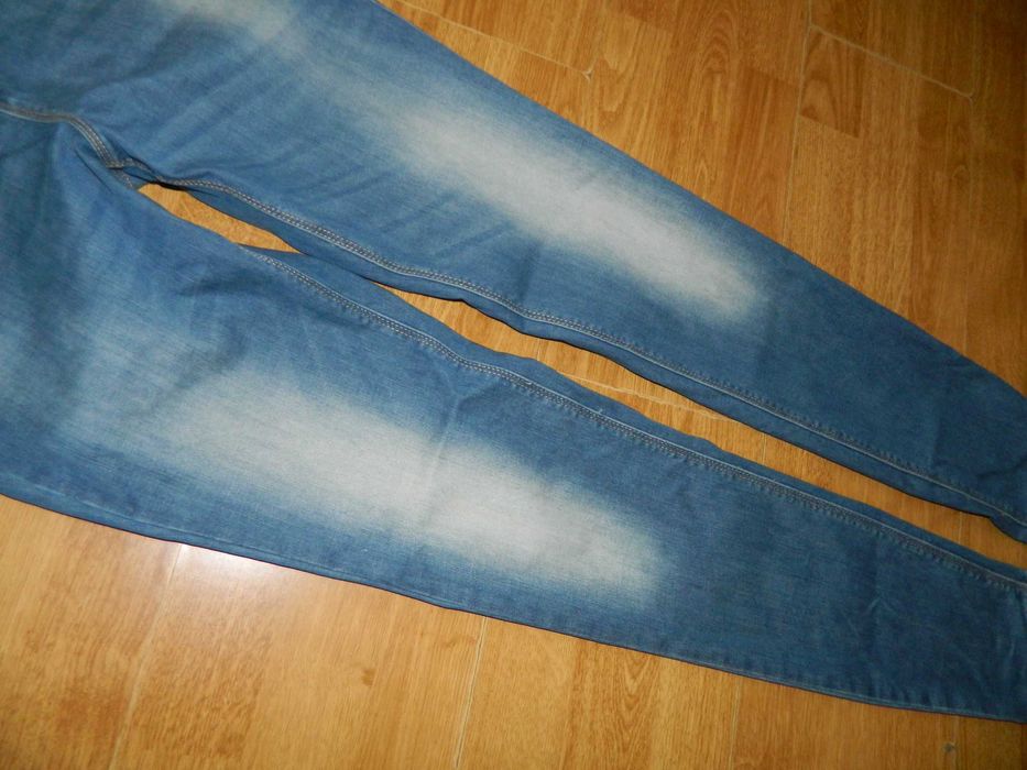 United colors of Benetton jeansy roz 28