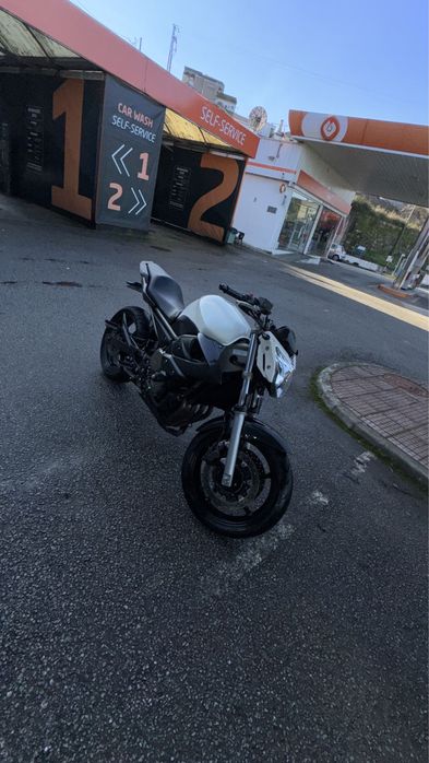 Yamaha XJ seisentas cilindradas  ano dois mil e onze