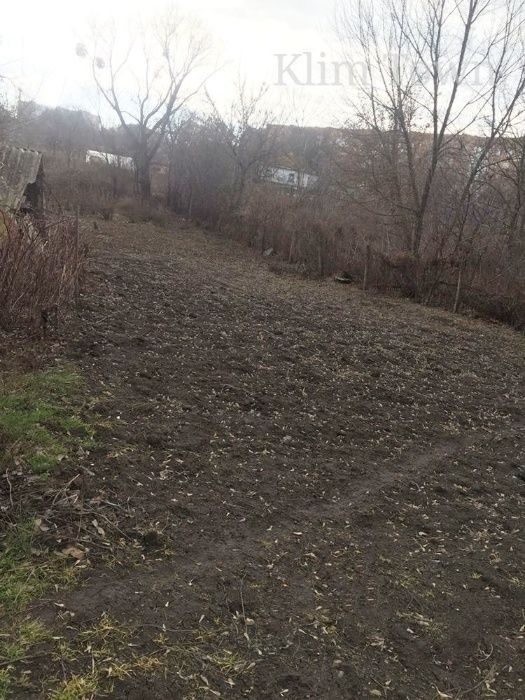 Продається ділянка в центрі міста з виходом до річки Альти