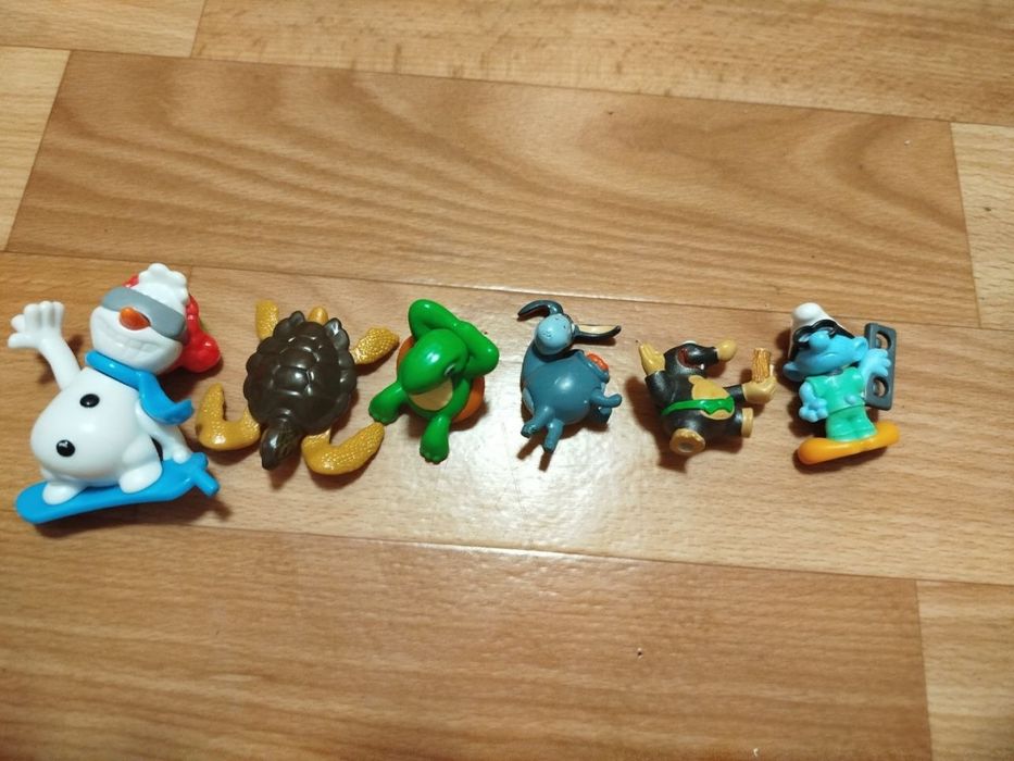 Різні колекційні фігурки Kinder