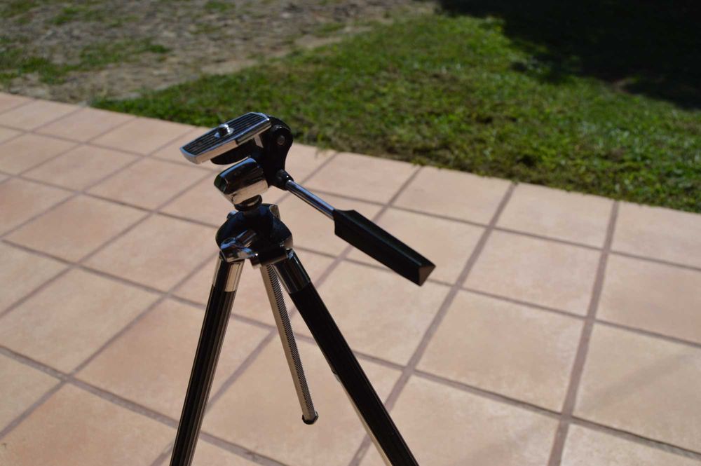 Tripé Vintage com cerca de 50 anos64752113625986121
