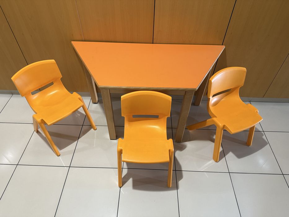 Conjunto de mesa com 3 cadeiras