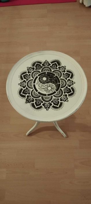 Mesa de apoio restaurada