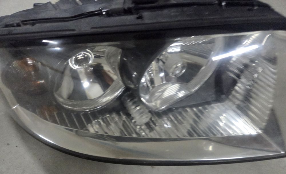 FAROL DIREITO AUDI A2 8Z em excelente estado 
Código: 
Ref. Fábrica:
